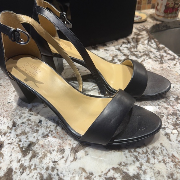Naturalizer Vera Sandle Black 11W - Picture 2 of 8